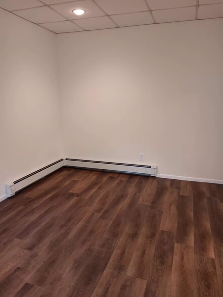 Building Photo - 9 Main St