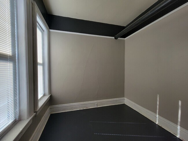 Building Photo - 136 High Ave