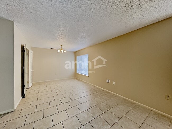 Building Photo - 5614 Misty Gln