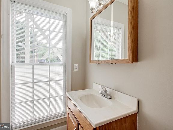 Building Photo - 1542 Chain Bridge Rd