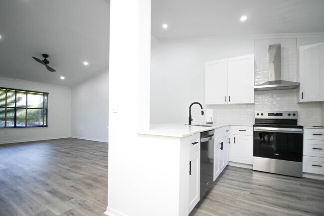 Building Photo - 13055 Albright Ct