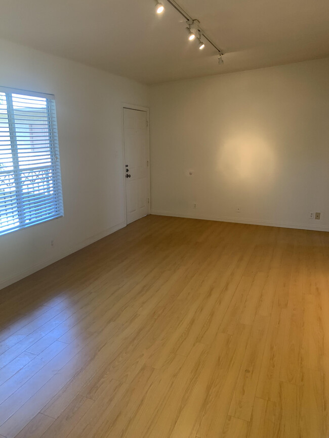 Bedroom/Living Area - 11296 Brookhaven Ave