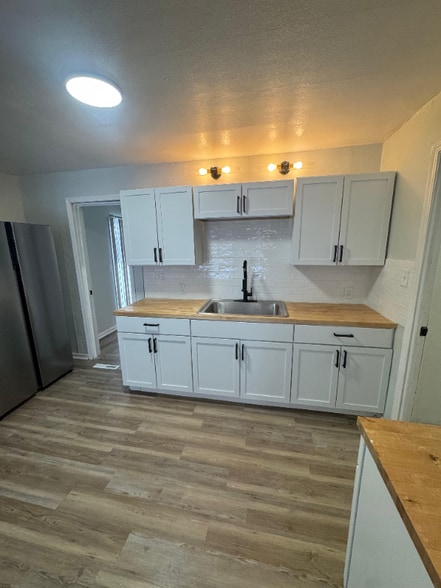 Building Photo - 3830 E 189th St