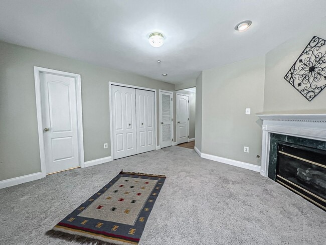 Building Photo - Lovely Tri-Level 3 Bedroom 2 Bathroom And ...