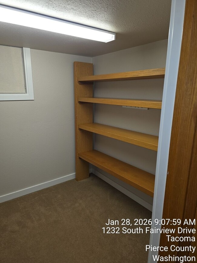 Building Photo - View home North Tacoma - 3 bedroom, 3.5 bathroom, 6 car garage - Available NOW!!!