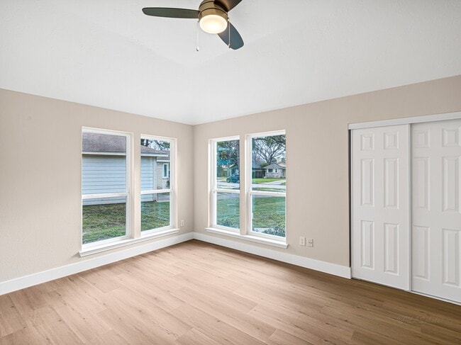 Building Photo - 9254 Autumnsong Dr