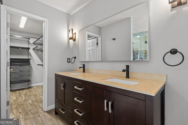 Building Photo - 2315 Hiawassee Dr NW