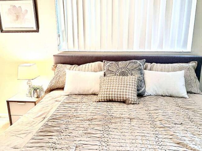 Building Photo - 433 Durham O