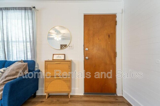 Building Photo - 614 E Brushy Valley Dr