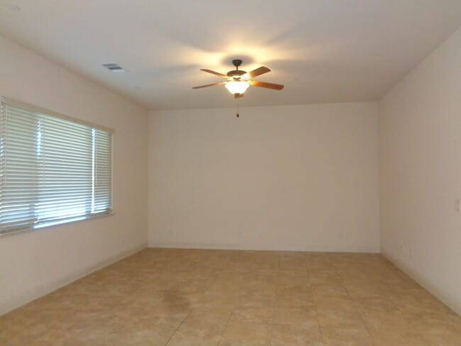 Building Photo - 2140 Cling Dr