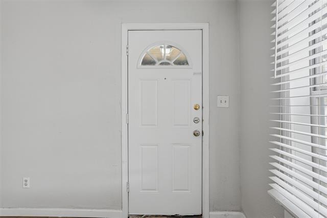 Building Photo - 507 E Heron St