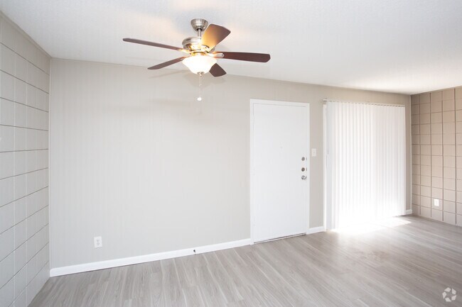 2 BR, 1 BA 795 SF - Casa Del Rio Apartments