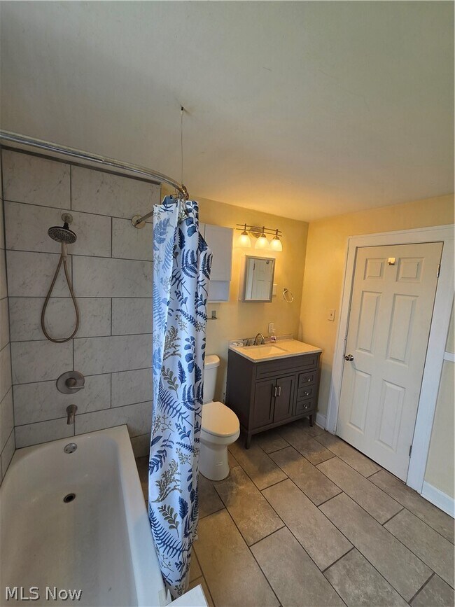 Building Photo - 22031 Miller Ave