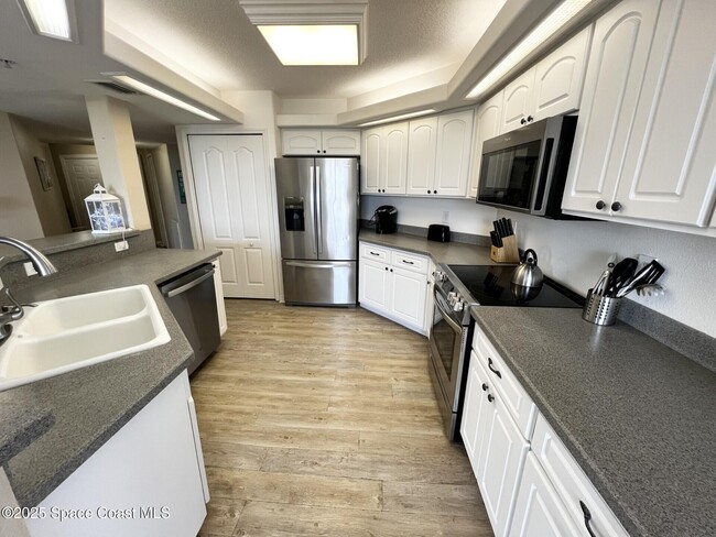 Building Photo - 820 Del Rio Way