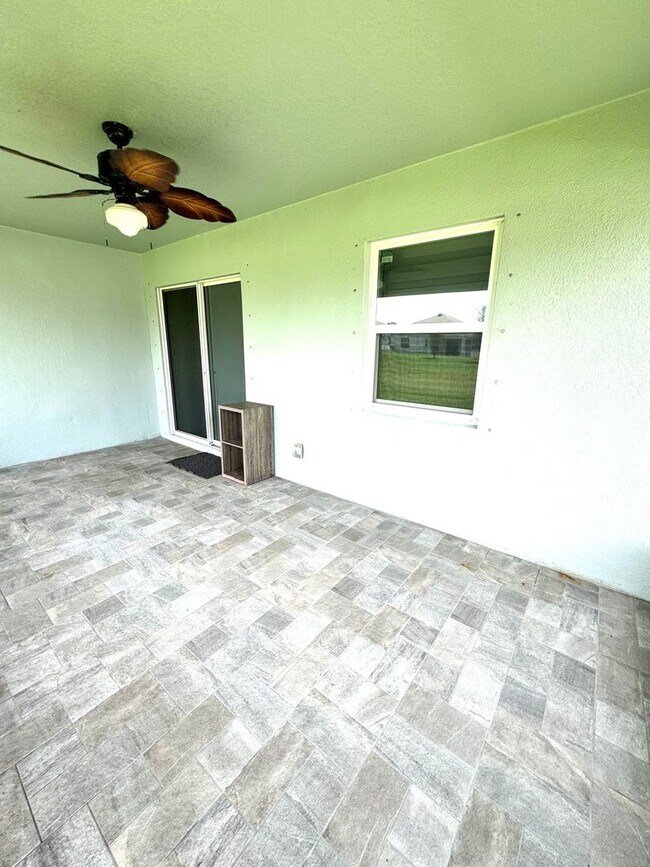 Building Photo - Beautiful 4-Bed, 2-Bath Home in a Prime Location!