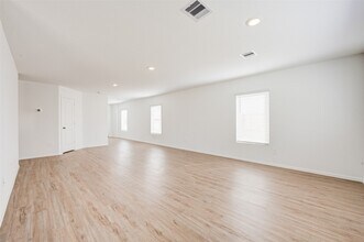 Building Photo - 17827 Pemswood Dr