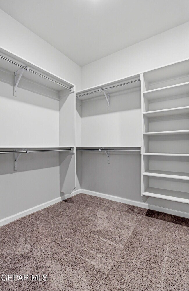 Building Photo - 253 Emerald Sun Dr