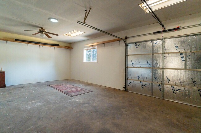 Building Photo - 2610 E Pikes Peak Ave