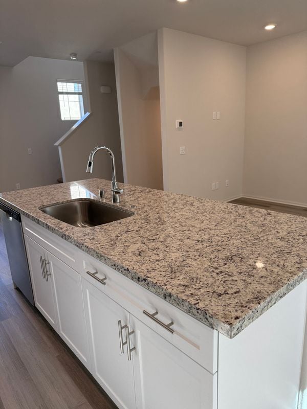 Building Photo - 40451 Melrose Dr