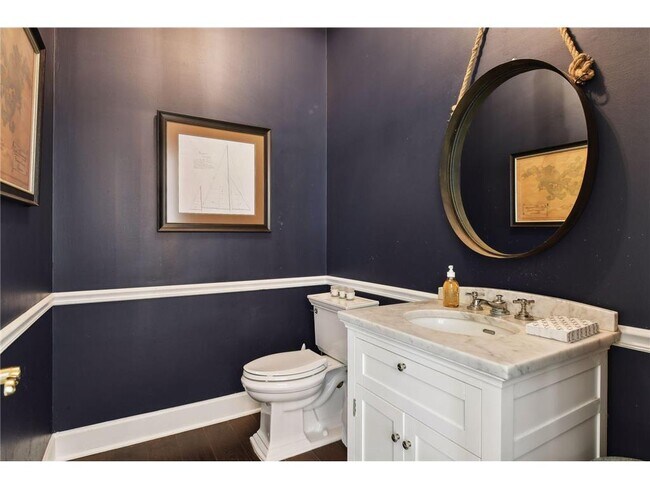 Building Photo - 3115 N Shore Dr