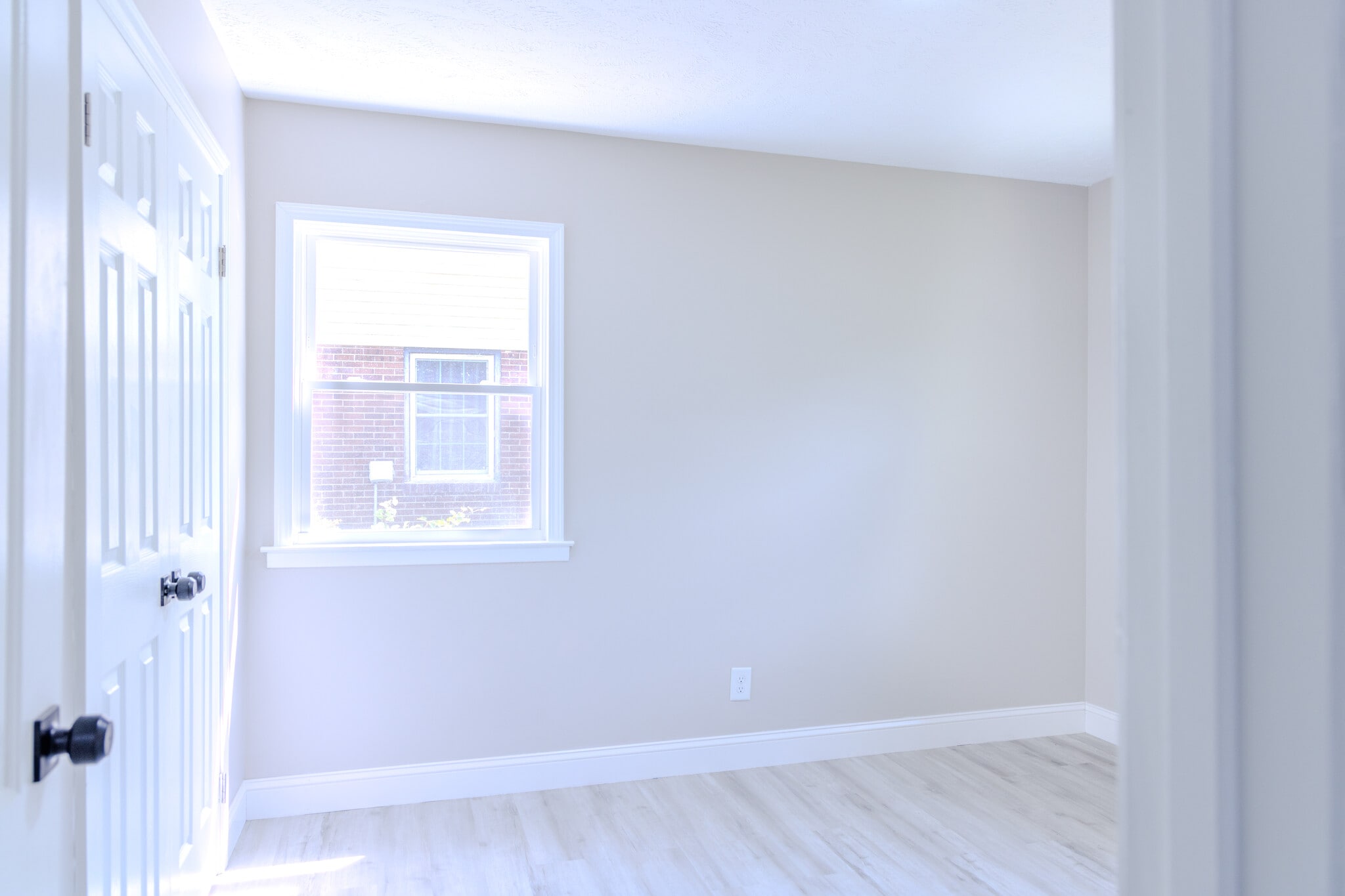 Building Photo - 1142 Riverside Cir