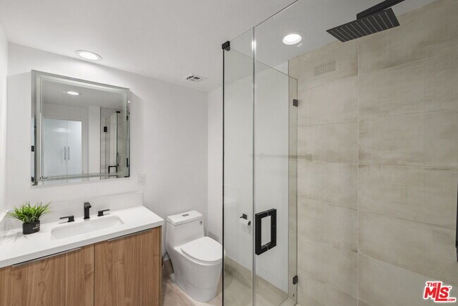 Building Photo - 1118 3rd St