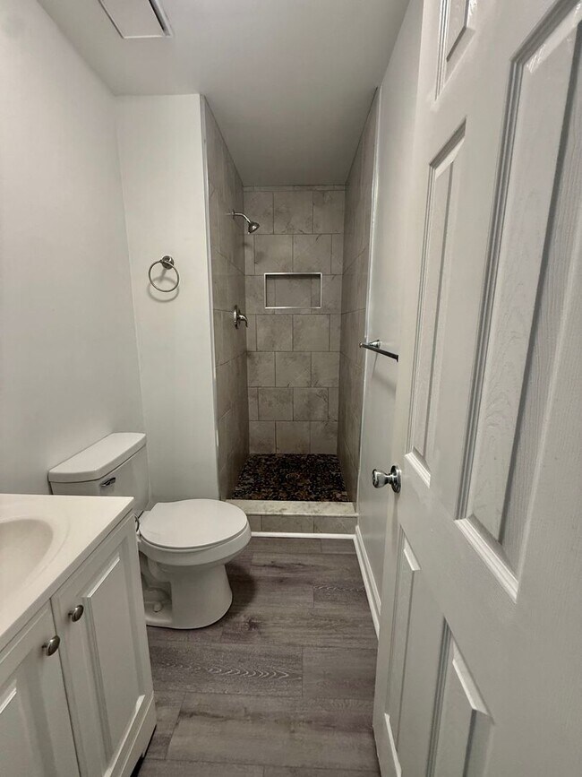 Building Photo - 3BD/2BA Home minutes from Dam Neck/Oceana Bases! Updated Throughout! Attached One Car Garage!