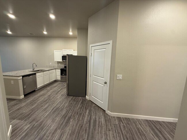 Building Photo - 65 Maverick Dr