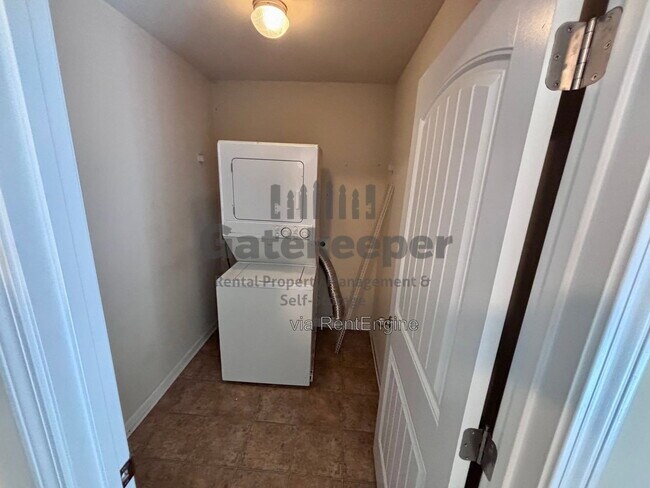 Building Photo - 4743 Chickadee Ln