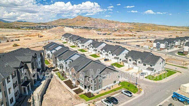 Building Photo - 1583 Stark Dr