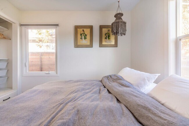 Building Photo - Renovated Two Bedroom West Napa Bungalow