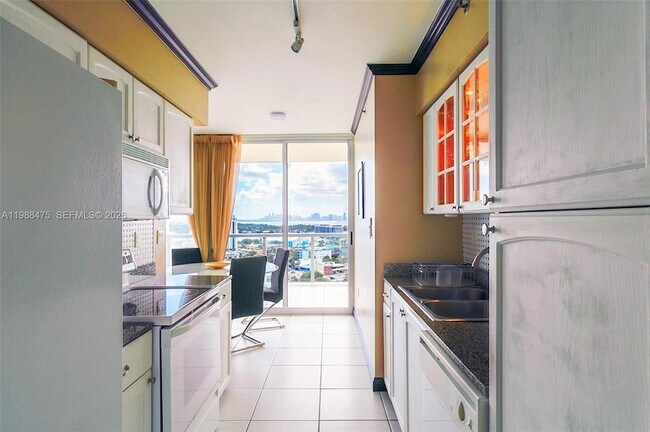 Building Photo - 7330 Ocean Terrace