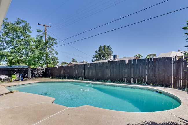 Building Photo - COMPLETELY REMODELED HOME WITH POOL LOCATE...