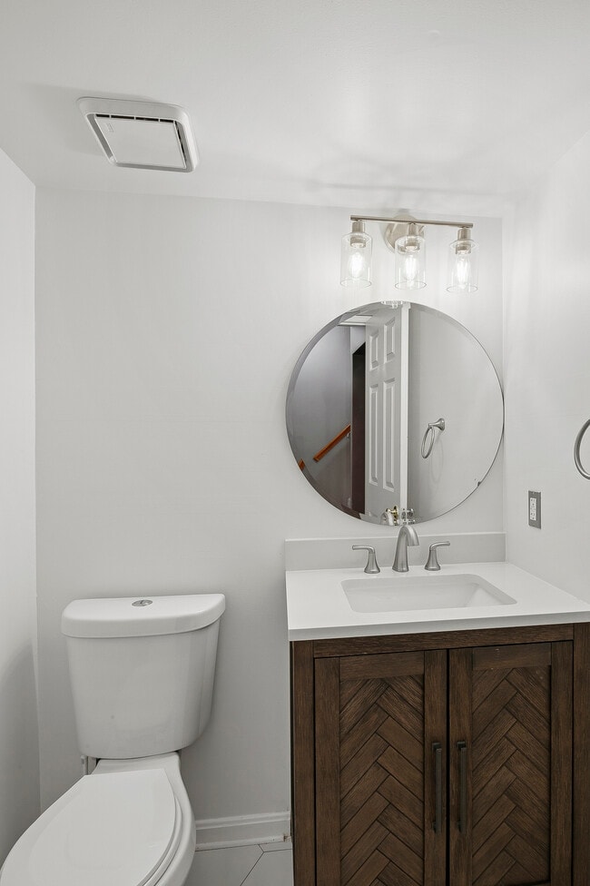 Building Photo - 1 Lanhill Ct