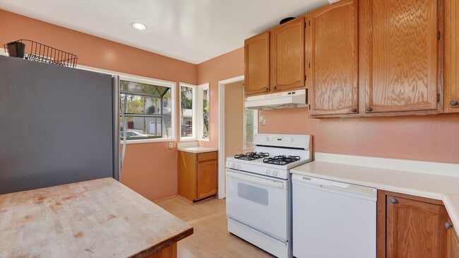 Building Photo - Wonderful Two Bedroom Home for Rent Long Beach