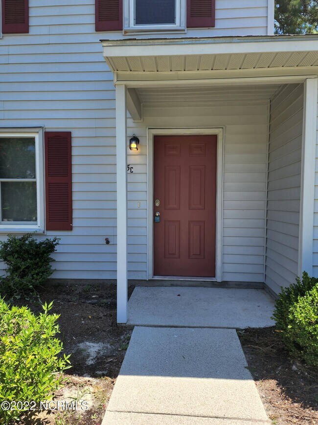 Building Photo - 5 Portwest Townhouses Dr