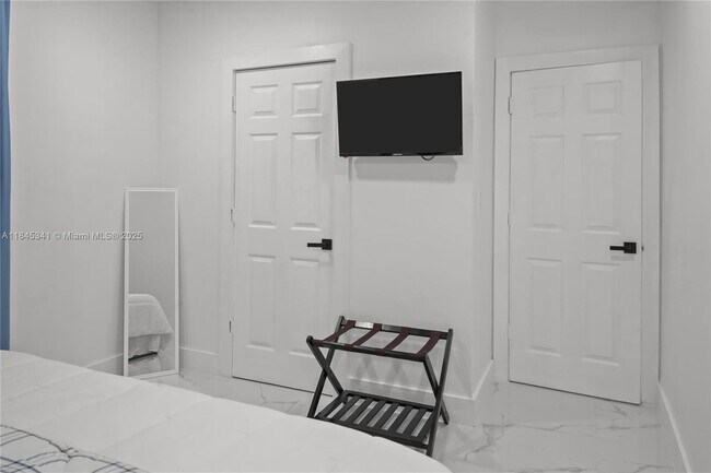 Building Photo - 1310 SW 76th Ave