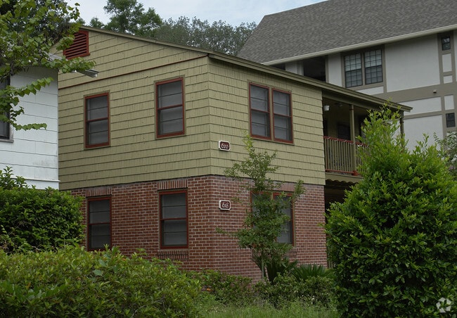 Building Photo - Stratford Court