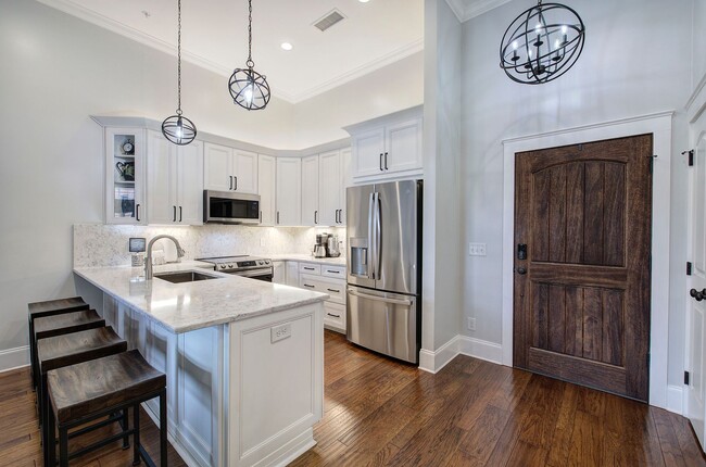 Building Photo - Beautifully Furnished 2/2 Apartment on Broad St- $2,995