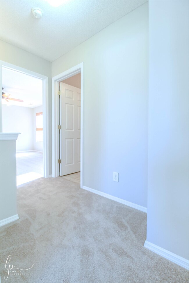 Building Photo - 2013 Laurel Oak Ct