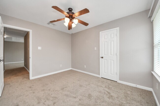 Building Photo - 7447 Oakwood Canyon Dr