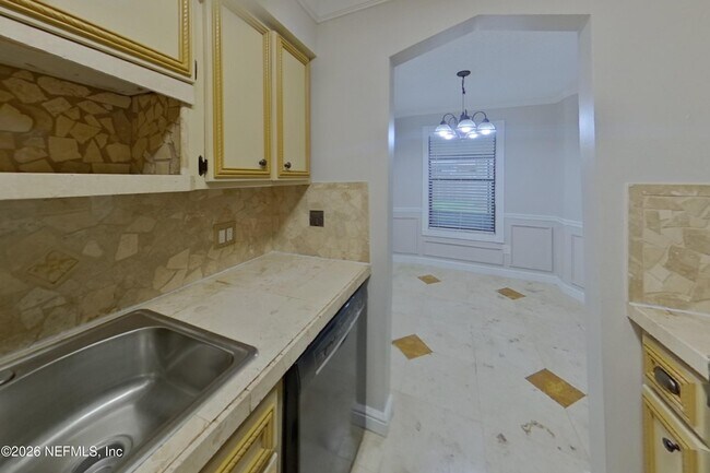 Building Photo - 4324 Queensway Dr