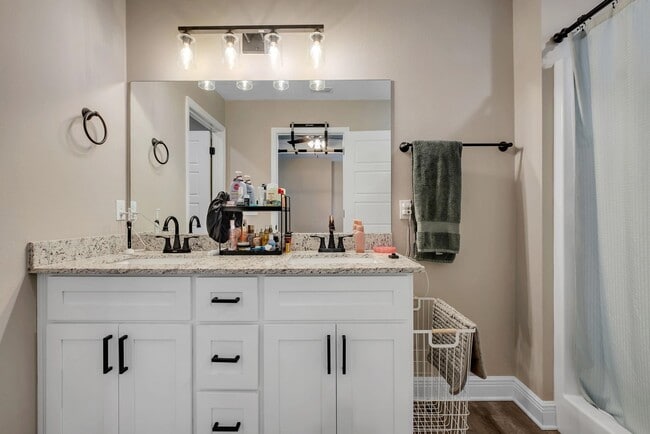 Building Photo - 4858 Sampler Dr