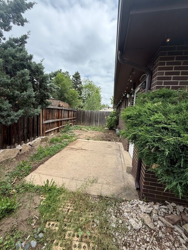 Building Photo - 640 S 40th St