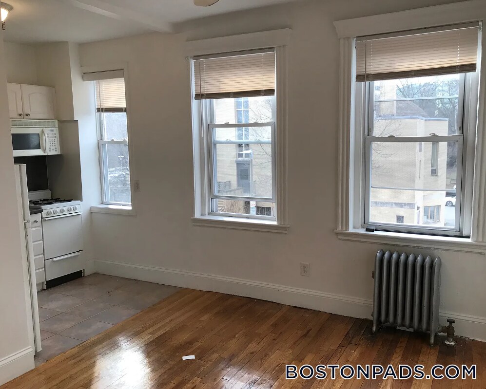 Building Photo - 151 Park Dr