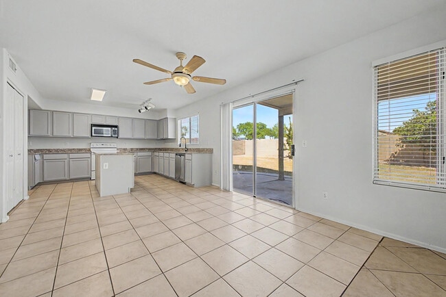 Building Photo - 1295 S Honeysuckle Ln