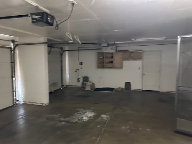 Building Photo - Modesto 5 Bedroom 3 Bathroom with a Pool