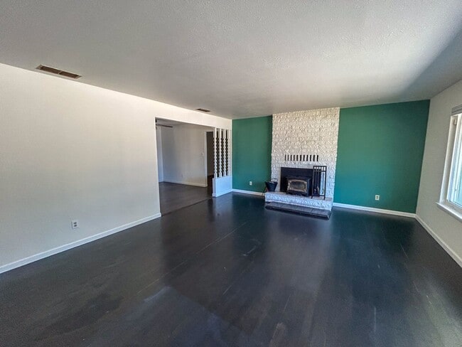 Building Photo - 6762 Riverside Dr