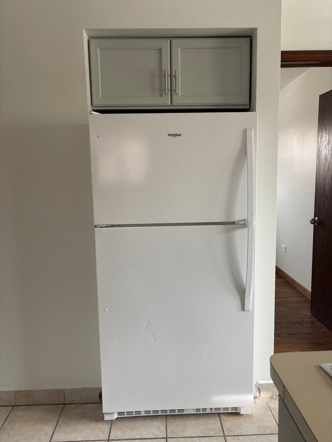 Building Photo - 4801 S Kolin Ave