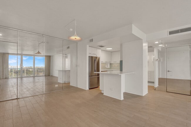 Building Photo - 2800 N Flagler Dr